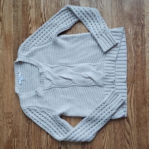 (M) BCBGeneration Cable Knit Cozy Cottagecore Sweater in Light Stone Grey